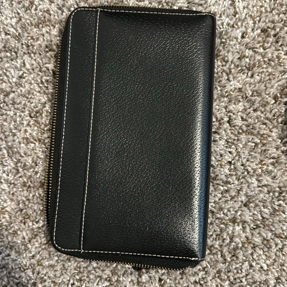 Black EUC Kate  Spade travel wallet - - Picture 3 of 3